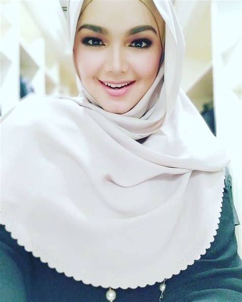 siti nurhaliza in 2020 muslim girls hijab fashion siti nurhaliza