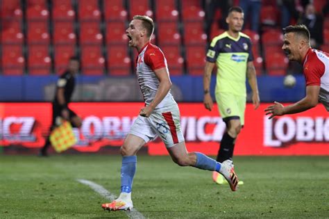 Žije zde přibližně 32 tisíc obyvatel. SOUHRN: Slavia porazila Plzeň a už slaví titul. Derby pod ...