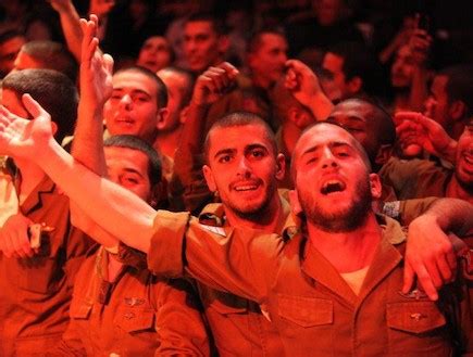 אוניברסיטת חיפה משלבת מחקר אקדמי מצטיין, סגל מרצים מוביל והוראה ששמה את הסטודנטים במרכז. הזמר המזרחי מצדיע ללוחמים בדרום