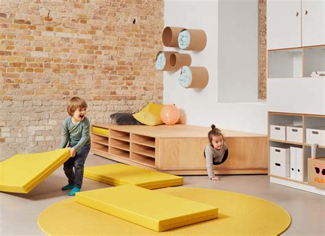 Als funktionsbetten werden betten bezeichnet, die neben der schlafmöglichkeit noch weitere funktionen bieten. Podest für 9 Matratzen #kita #kindergarten #kindermoebel # ...