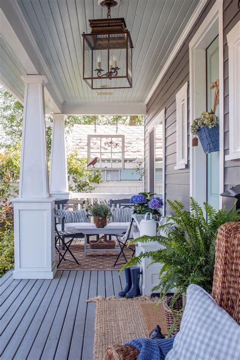 Discover porch decor and railing ideas, as well as layout and cover options. Stunning Ideas for a screened in porch blinds exclusive on homesable home decor | Summer porch ...