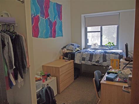 10 Perks Of Living In The Dorms That Make Communal Bathrooms Worth It