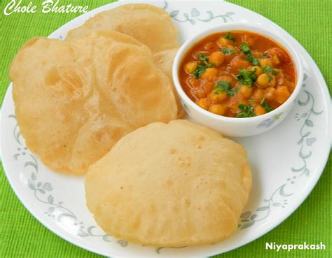 छोले भटूरे) is a food dish originating from northern india. Niya's World: Photo of Chole Bhature