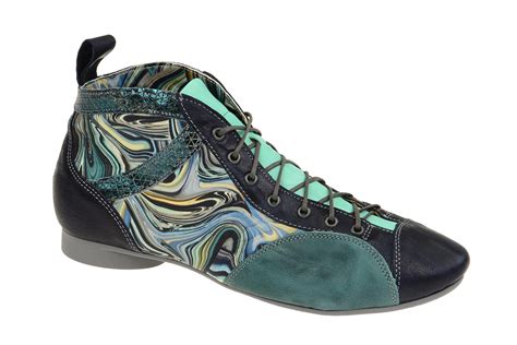 Wir beleuchten aber auch themen wie zum beispiel in welchem supermarkt man geld abheben kann oder welche gutscheine es bei ikea und vielen anderen händlern zu kaufen gibt. Think GUAD elegante Stiefelette für Damen in blau | www ...