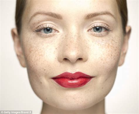 Dont Have Freckles Draw Them On Learn Summers Biggest Beauty Trend Daily Mail Online