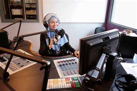 Radio malaysia perlis wallace bay. aere On Air - Interview with the BFM Radio Station - R ...