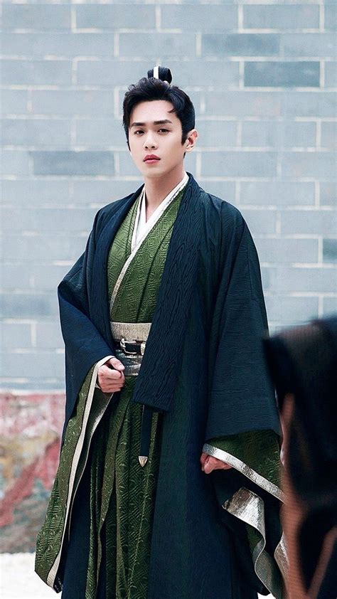 An edition of yi dai hua wang zhang daqian (2005). Ghim trên Trương Nhược Quân