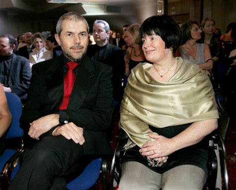 Ten přece před lety ve známost vešel právě jako oplácaný pionýr váleček ze seriálu kamarádi (1969)! GALERIE: Nechutný útok na Marka Ebena a jeho manželku ...