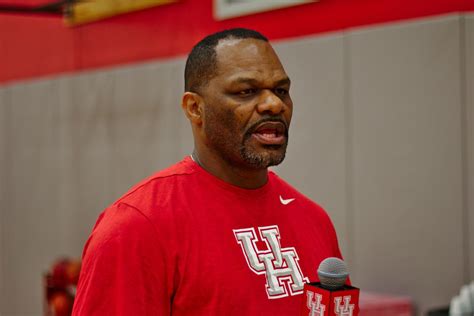 Uh Womens Basketball Coach Ron Hughey Praises Freshman Laila Blair Uwire