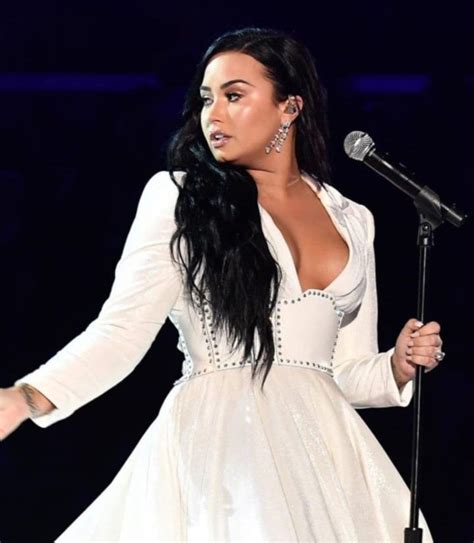 17 and chronicled the creation of her album tell me you love me, but also dived into a the second lovato documentary was originally slated to premiere in the fourth quarter of 2018 on youtube, but will now be pushed, perhaps to early 2019. Pin by Annemijn Bartelink on ddl in 2020 | Demi lovato ...