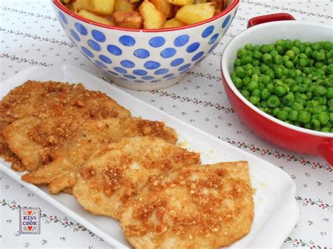 • 500 g di fettine di pollo • 100 ml di vino bianco • 60 ml di brodo • farina q.b. Scaloppine di pollo con panatura di nocciole. Di Kissthecook.