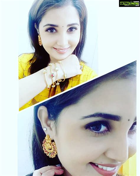 Sandra Amy Instagram Statement Bangles Nd Lakshmi Earrings Vinucreations 😍😍😍😍 Gethu Cinema