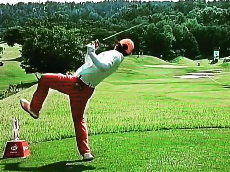 Therefore, if you are already a. Pro golfer Hosung Choi has the most ridiculous golf swing ...