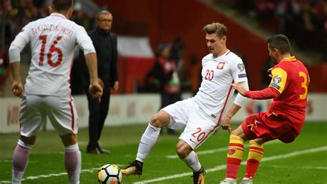 Lukas piszczek of borussia dortmund looks on prior to the group a match of the uefa champions league. El. MŚ 2018 - Piszczek z urazem więzadeł pobocznych w prawym kolanie - Polskie Radio PiK