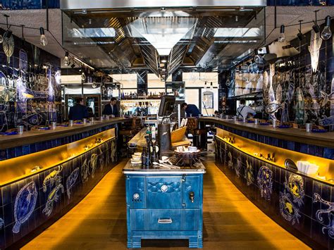 A michelin star is a mark of distinction awarded by the michelin travel guides to a restaurant in one star indicates a very good restaurant, offering cuisine prepared to a consistently high standard. Michelin star restaurants in Barcelona | Barcelona ...
