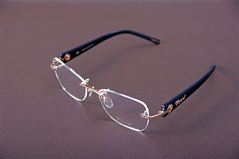 Vous pourrez ainsi réaliser votre test de vue, et faire un bilan de la vision de près comme de loin, par un opticien expert dans un de nos magasins. Lunettes de vue Bijoux pour Femme CHOPARD VCH 959S ...