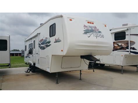 Top table atau meja kitchen set dan kabinet bawah pun terkena sentuhannya. Aspen 3205 Aspen Fifth Wheel RVs for sale