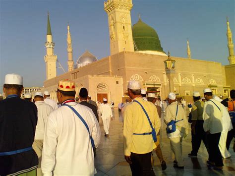 Oleh karena itu disunnahkan shalat di raudhah baik shalat fardhu ataupun shalat sunnah. Raudhah Tempat Mustajab Berdoa Di Masjid Nabawi - Cara ...