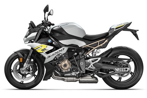 Its aggressive engine with 165 hp/121 kw will put a smile on your face every time it revs up. 2021 BMW S 1000 R First Look (16 Fast Facts + Specs and ...