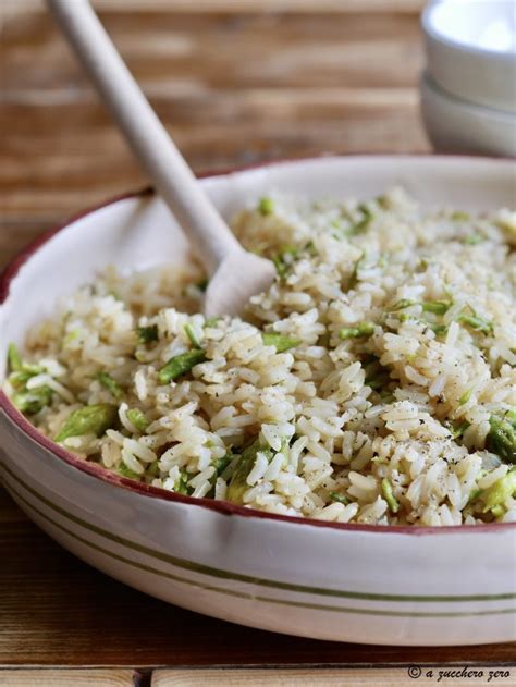 Prima della cottura, il riso viene generalmente sciacquato con acqua per eliminare eventuali impurità e l'amido in eccesso e può essere, specialmente nel caso di riso integrale, tenuto a mollo per ridurre i tempi di cottura. Risotto integrale con gli asparagi selvatici [riso ...