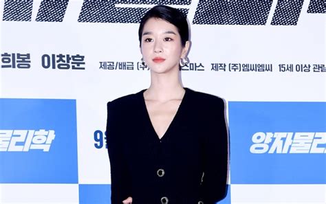 Yang tersisa hanya dua foto tulisan yang terakhir diunggah 30 agustus 2014 the most beautiful women are lawyers dan that's all folks. Seo Ye Ji Tampil Cantik di Bandara, Otot Tangan Kekar Jadi ...