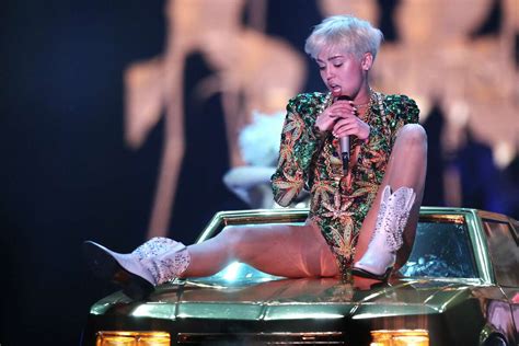 Miley Cyrus Review Spectacle A Buzzkill With Songs