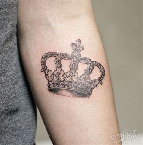 32 Beautiful Crown Tattoos Fit For Royalty Tattooblend Crown