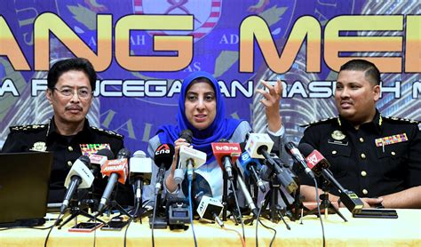 Il suffit de cliquer et regarder! Damning indictment of power abuse | Borneo Post Online