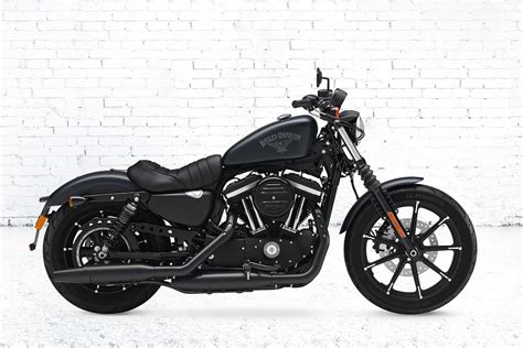 We chose the sportster 883 for our motor hd has the most personality, so far. Harley Davidson Iron 883 | Moto | Sportster - Andar de Moto