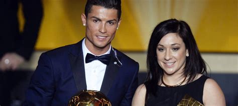 Криштиану родился в семье марии долореш душ сантуш авейру и жозе диниша авейру. Ballon d'Or 2014: Ronaldo ist Weltfußballer des Jahres