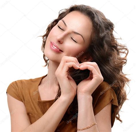 Mujer Enamorada Mostrando Corazón Con Sus Manos Día De San Valentín