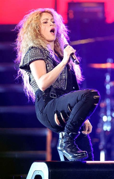 Shakira At The T Mobil Public Promo Concert In Bryant Park New York City