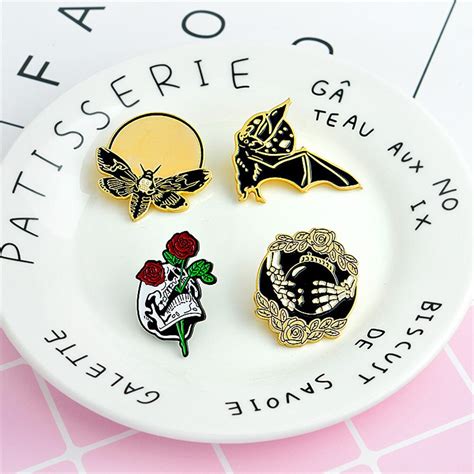 Pc Gothic Jewelry Bee Punk Pins Badges Hard Enamel Lapel Pins Brooches Hand With Crystal