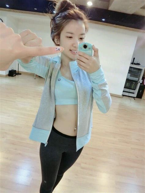 Rainbow Jisook Takes Selca In The Gym Okpopgirls Korean Women