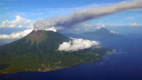Indonesia Volcano Erupts 1 Person Missing 4 Hurt The Weather