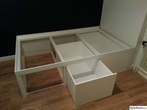 Sängförvaring för 120cm-säng. Rymmer ca 800 liter saker i tre stora