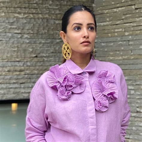 Naagin 3 Actress Anita Hassanandani Flaunts Her Modelling Persona In Her Favourite Colour View