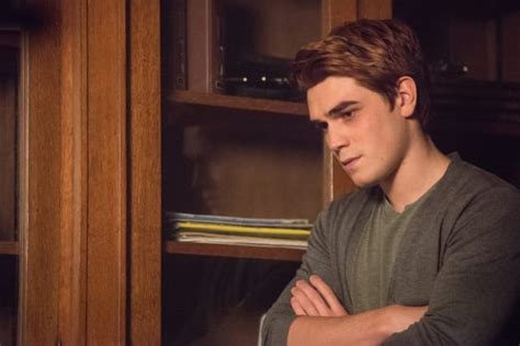 Set in the present, the series offers a bold, subversive take on archie, jughead, betty, veronica and their friends, exploring the how old are the characters? Riverdale Season 1 Episode 3 Review: Body Double - TV Fanatic