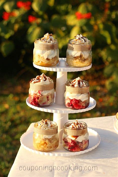 Thanksgiving Pie Party | Mason jar pies, Mini desserts