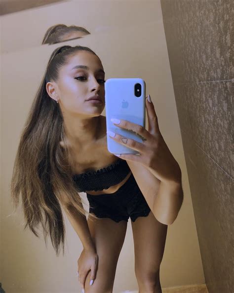 Trying To Get That Perfect Mirror Selfie Like Ariana Grande Ariana Grande Sexy Ariana