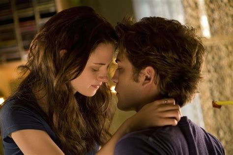 20 Girls Get Real About Their First Kiss