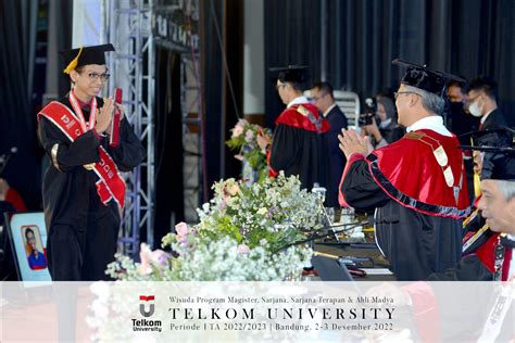 Wisuda Telkom University 031222fifs1 Teknologi Informasirektor048