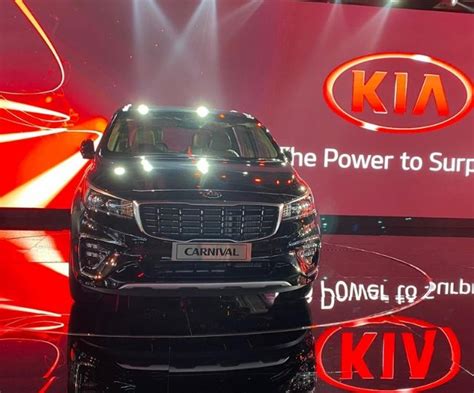 Kia Motors Launches Premium Mpv Carnival At Auto Expo