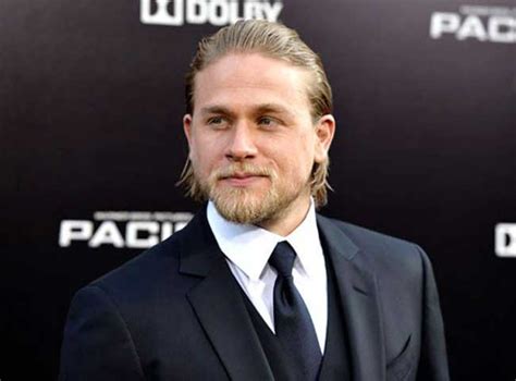 Charlie Hunnam Does Not Take Naked Selfies