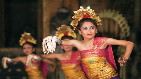 Lengkap Tari Pendet Bali Sejarah Fungsi Gerakan Busana Video