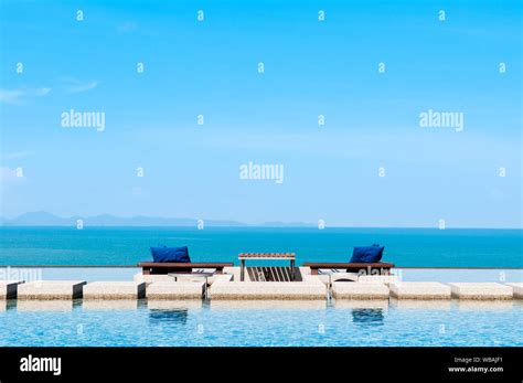 Sunken Lounge Hi Res Stock Photography And Images Alamy