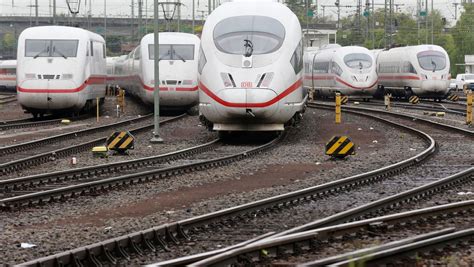 Demnach erklären sie sich seit diesem zeitpunkt freiwillig bereit, grundsätzlich jedem ein guthabenkonto zu ermöglich. Deutsche Bahn: Höhere Ticketpreise, neuer Fahrplan ...