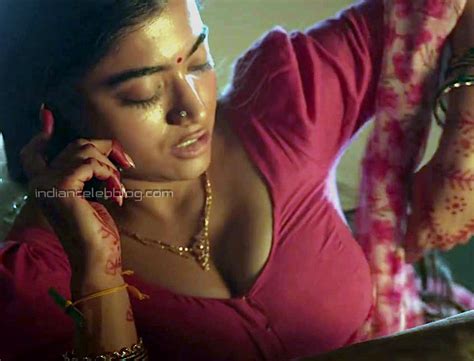 Rashmika Mandanna Pushpa Telugu Movie Sari Cleavage Photos Hd Caps