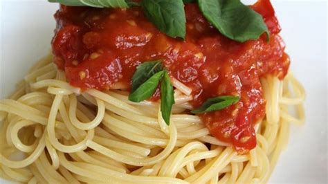 Heat butter and oil over medium heat. Spaghetti Sauce with Fresh Tomatoes Recipe - Allrecipes.com
