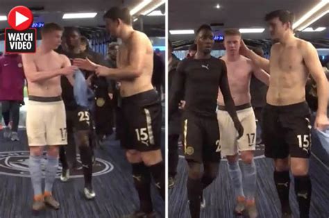 Man City News Kevin De Bruyne Asks Harry Maguire Favour After Beating Leicester Daily Star